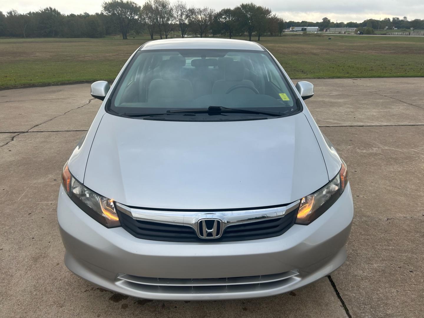 2012 Silver /Gray Honda Civic (19XFB5F5XCE) with an 1.8L L4 SOHC 16V CNG engine, AUTOMATIC transmission, located at 17760 Hwy 62, Morris, OK, 74445, (918) 733-4887, 35.609104, -95.877060 - 2012 HONDA CIVIC 1.8L FWD DEDICATED CNG (COMPRESSED NATURAL GAS) VEHICLE. FEATURES REMOTE KEYLESS ENTRY, POWER LOCKS, POWER WINDOWS, POWER MIRRORS, MANUEL SEATS, AM/FM RADIO, CD PLAYER, USB, AUX, BLUETOOTH FOR HANDS-FREE CALLING, 12V POWER OUTLET, CRUISE CONTROL, TRACTION CONTROL, CLOTH SEATS, 195/6 - Photo#1